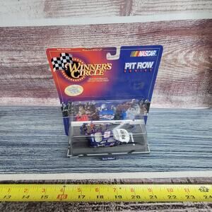Vtg 1998 Hasbro winners circle pit row Rusty Wallace #2 race car diorama sealed